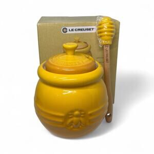 Le Creuset Honey Pot with Silicone Honey Dipper Nectar Yellow 16 oz. Stoneware